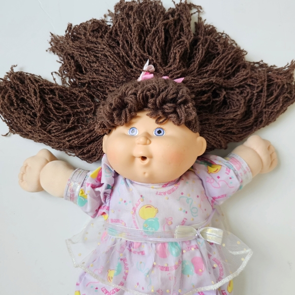 Rare 1990 First Edition Hasbro Cabbage Patch Curly Blue Eye Birthday Party Doll - Picture 4 of 16